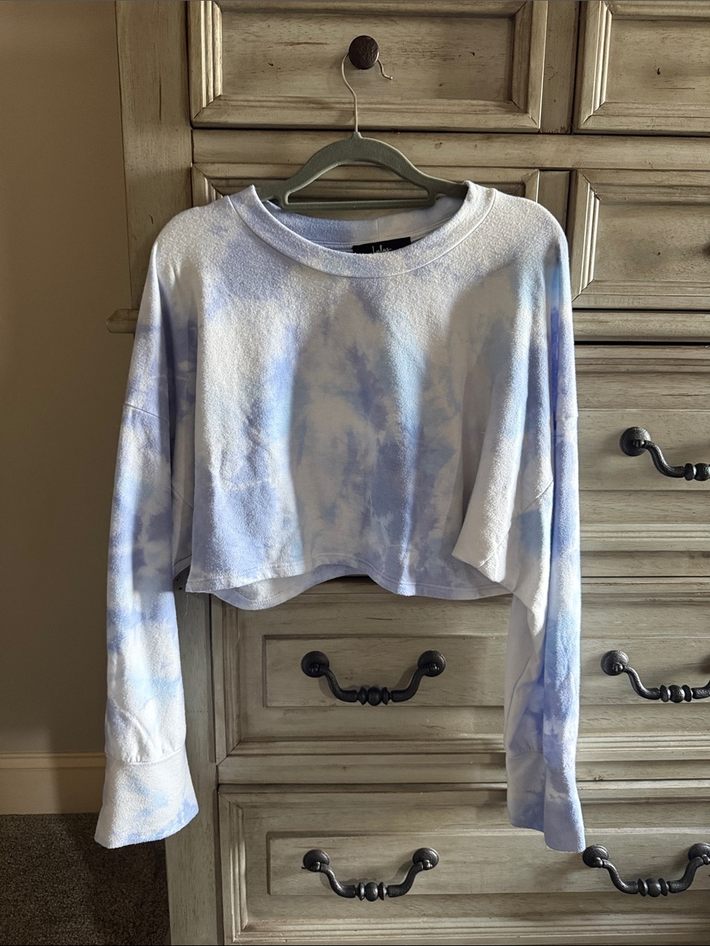 Lulu's Light Blue Tie-Dye Cropped Sweatshirt
